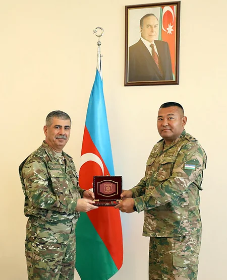 Azərbaycan Türkiyə, Tacikistan, Qazaxıstan və Özbəkistan müdafiə nazirlərini təltif edib