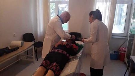 Kürdəmirdə avtomobil yolun kənarına aşıb, 4 nəfər xəsarət alıb - VİDEO - YENİLƏNİB