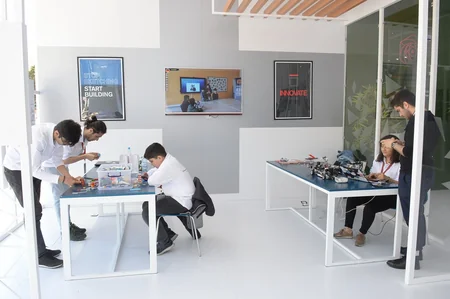“Formula 1” iştirakçıları üçün Bakı bulvarında dron və robot nümayişi keçirilir