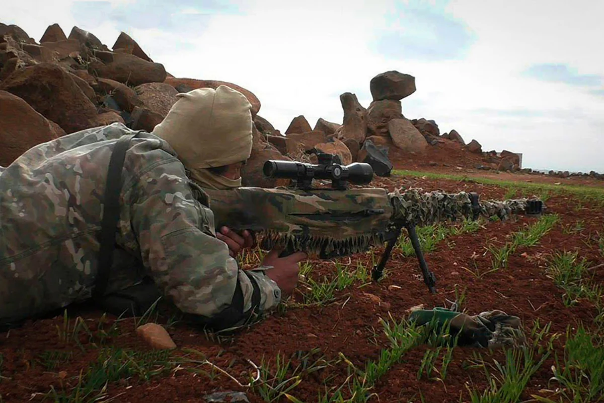 Hələbdə silahlıların açdığı atəş nəticəsində Suriya əsgəri öldürülüb