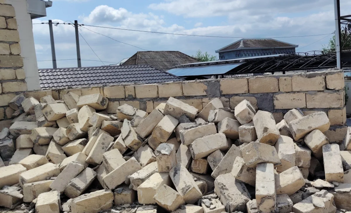 Kürdəmirdə qanunsuz tikinti sökülüb