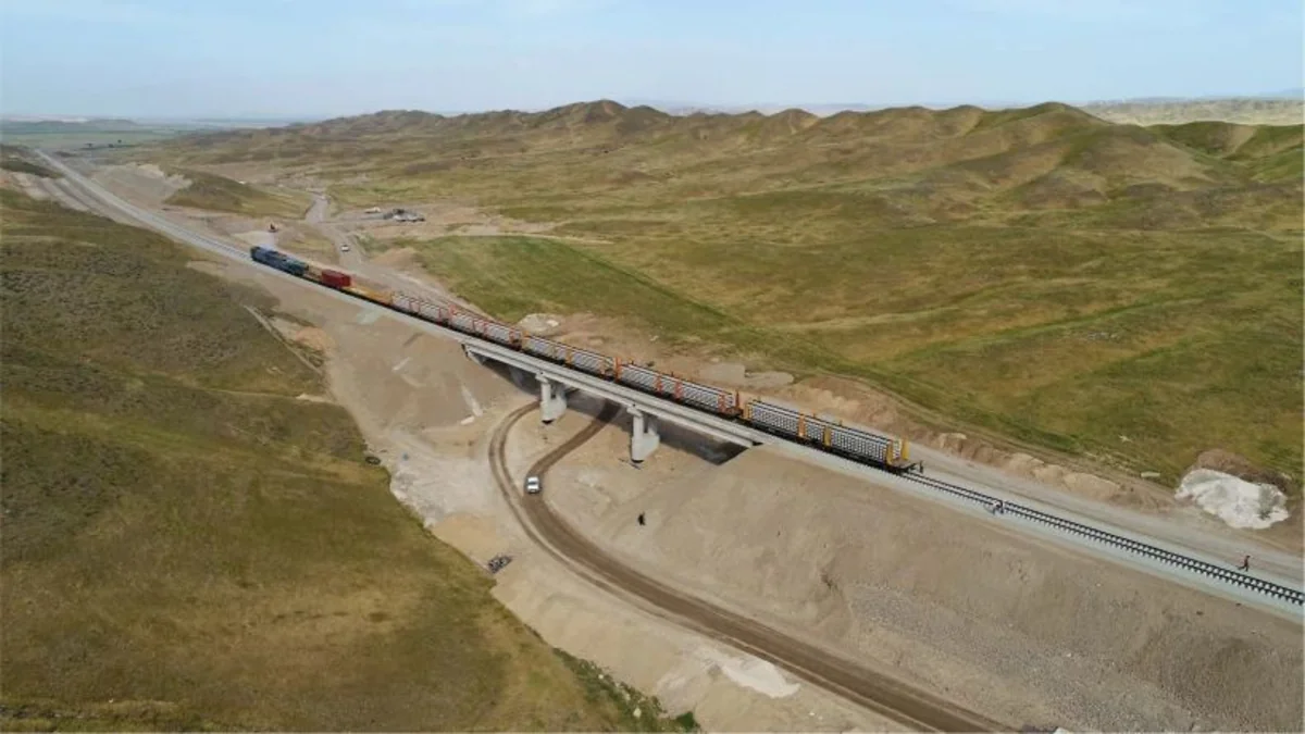 Horadiz-Ağbənd dəmir yolu xəttində işlər 40 %-dən çox icra edilib