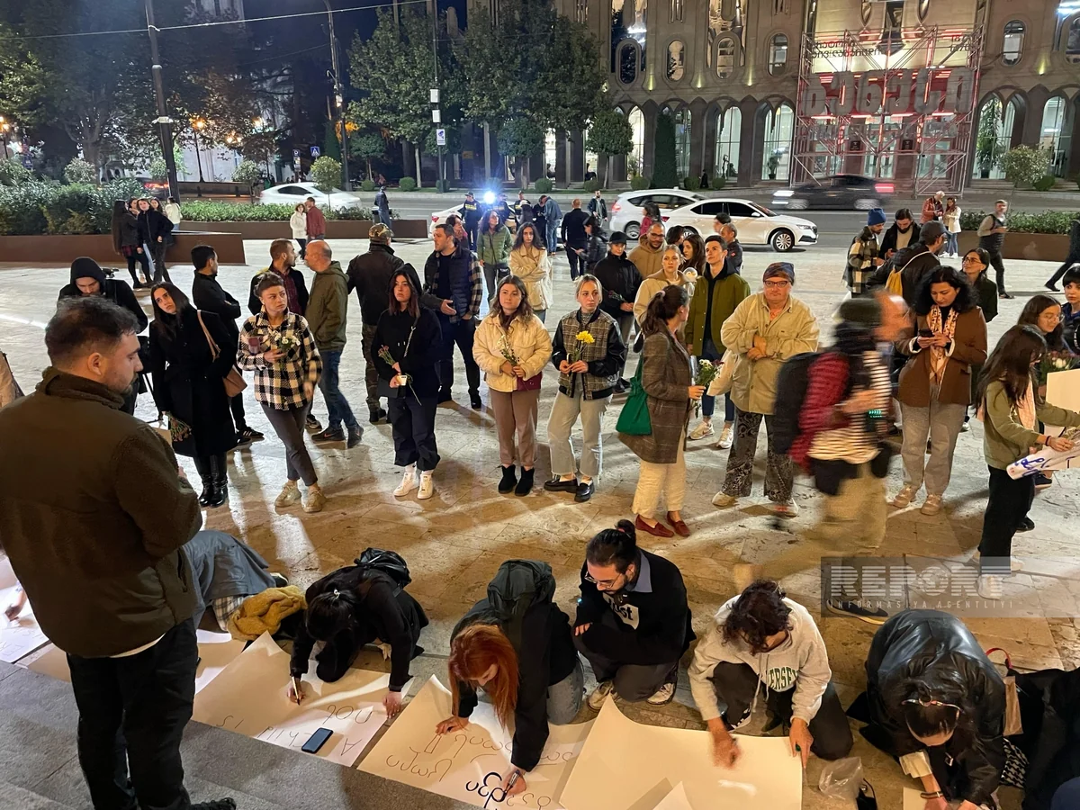 Tbilisidə parlamentin qarşısında Gürcüstanda erkən nikahla bağlı aksiya təşkil edilib