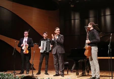 Leyla Əliyeva Dünya Azərbaycanlılarının Həmrəylik Günü və Yeni il münasibətilə keçirilən konsert proqramında iştirak edib - FOTO