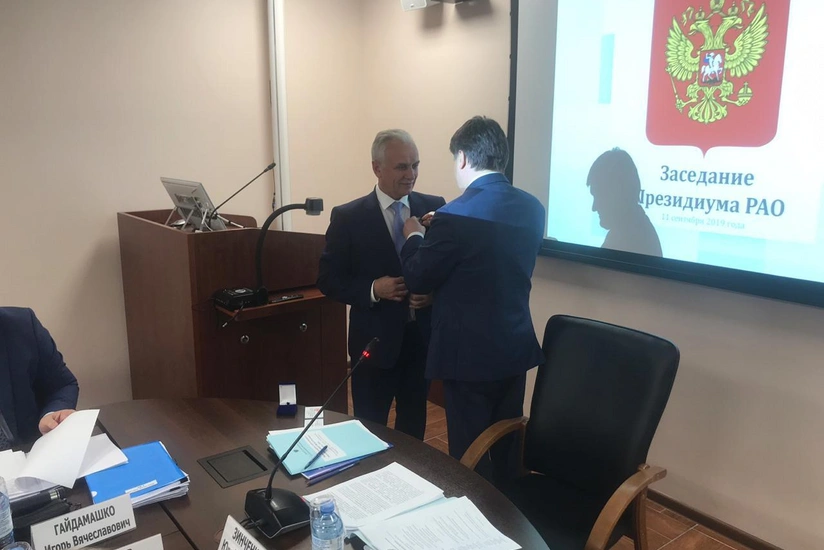 Azərbaycanlı rektor Rusiyada medalla təltif edilib