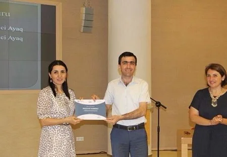 ADA-da “Publisistika və Köşə Yazarlığı” mövzusunda seminar keçirilib