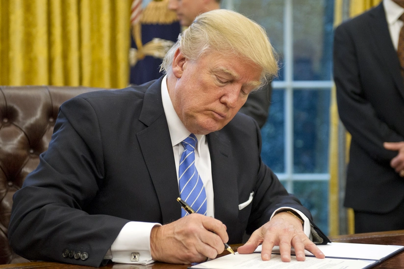 Trump signs bill to prevent government shutdown