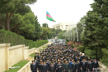 Prokurorluq işçiləri Fəxri və Şəhidlər xiyabanlarını ziyarət ediblər - FOTO