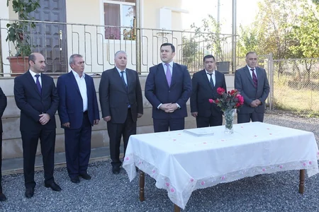 Müharibə əlilləri və şəhid ailələrinə yeni fərdi yaşayış evləri verilib