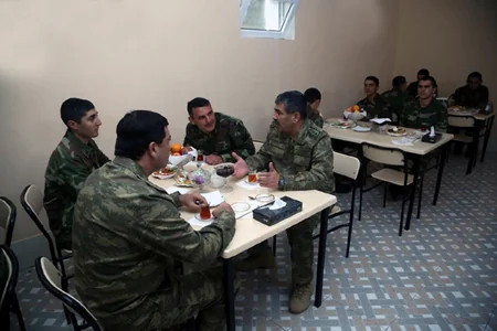 Министр обороны Азербайджана высоко оценил боевой дух и уровень морально-психологической подготовки военнослужащих