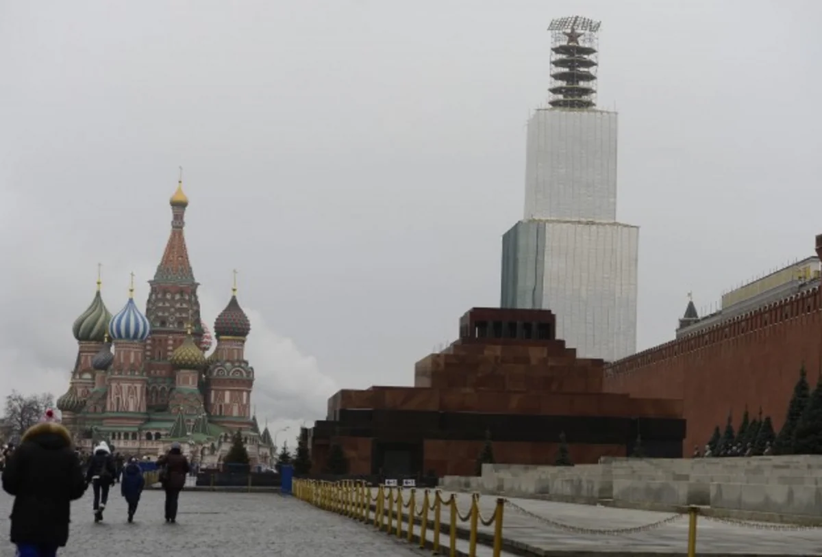 Russian ruble fluctuates but holds its ground