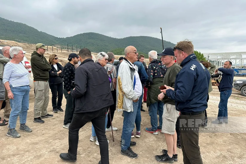 Известные путешественники ознакомились с восстановительными работами в Лачынском районе