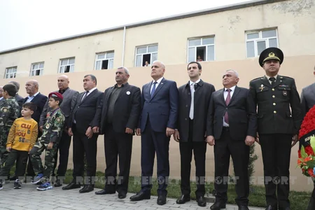 Bakıda üç şəhidin xatirə lövhəsinin açılışı olub