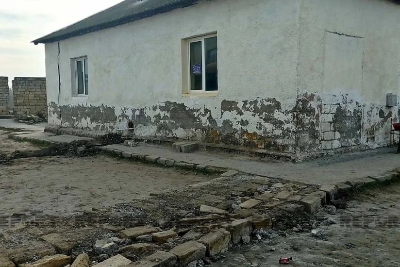 Ucarda məktəbin tavanı dərs zamanı uçub