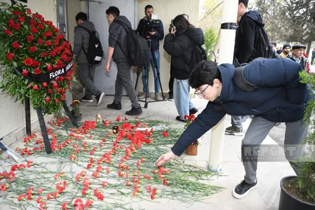 Aktauda qəzaya düşən təyyarənin kapitanı İqor Kşnyakinin xatirəsi Bakıda ehtiramla yad olunur