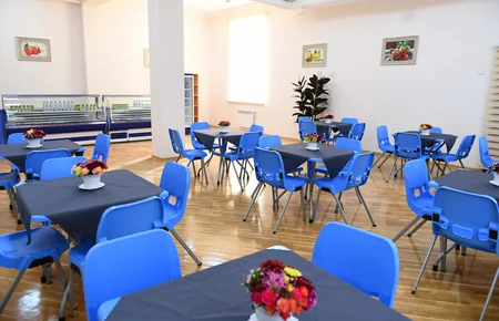 Prezident Bakıda yeni tikilən iki məktəbdə yaradılan şəraitlə tanış olub