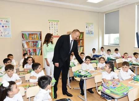 Prezident İlham Əliyev Bakıdakı 20 nömrəli məktəb-liseyin yeni binasının açılışında iştirak edib - YENİLƏNİB