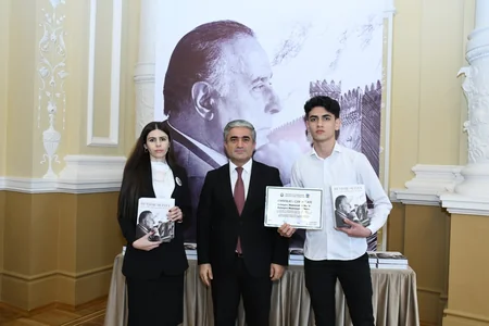 Bakı məktəbliləri Heydər Əliyevlə bağlı kitab yazıb