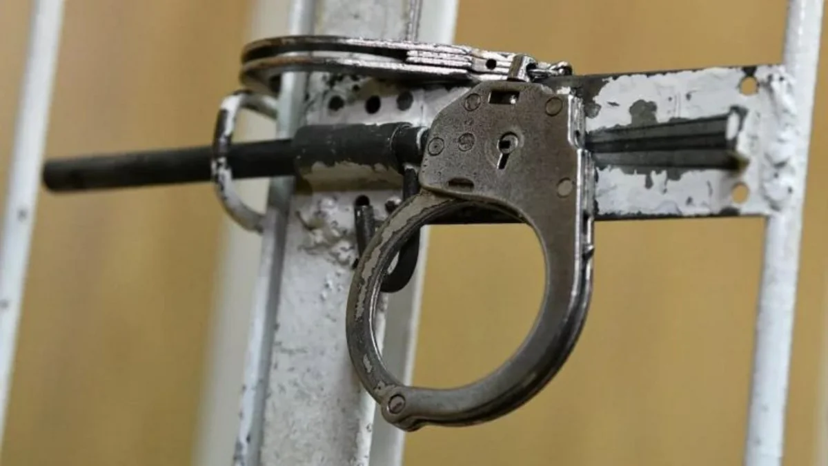 Michigan man tries to delay plane with bomb hoax — lands in jail