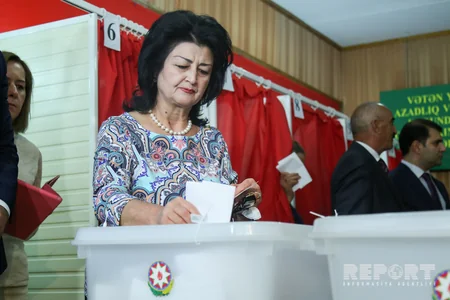 Məzahir Pənahov səs verib - FOTO