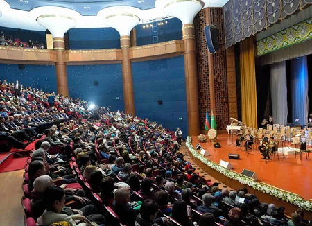 Aşqabadda Heydər Əliyevin 100 illik yubileyi münasibəti ilə konsert keçirilib