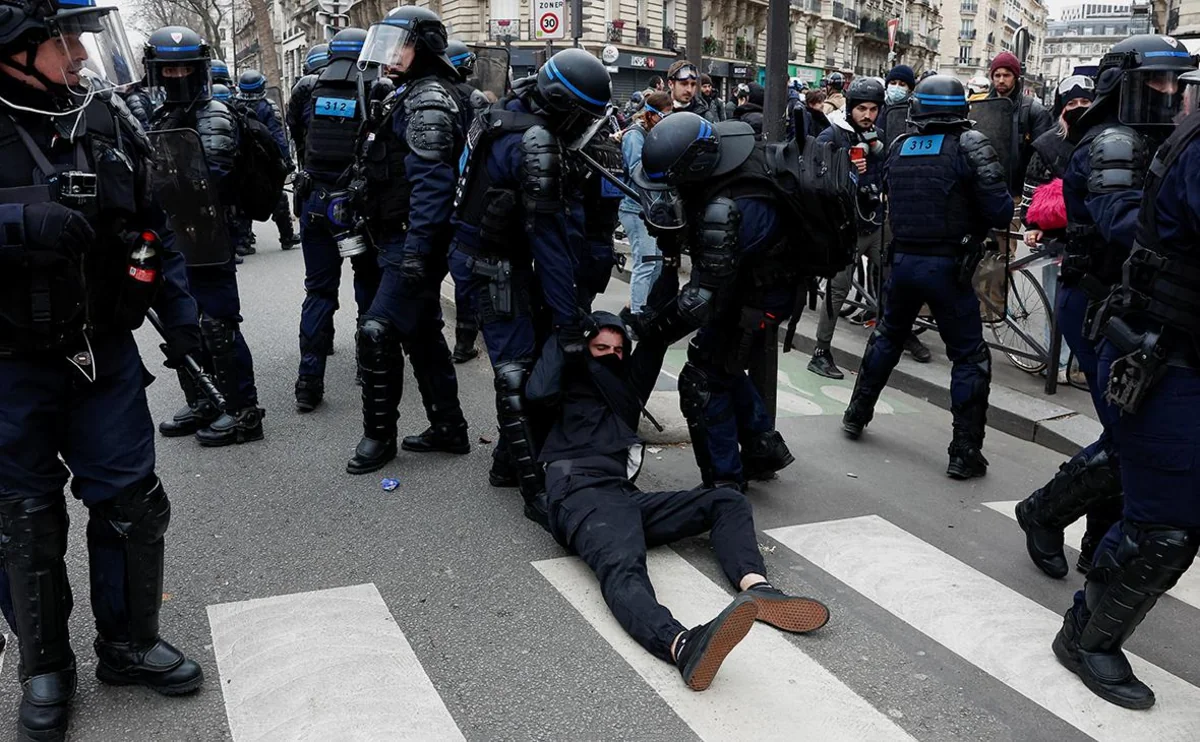 Parisdə 1 May nümayişi zamanı polis gözyaşardıcı qazdan istifadə edib