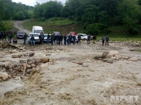 Qubada sel körpünü aparıb, kəndlə rayon arasında əlaqə kəsilib - FOTO - VİDEO - YENİLƏNİB