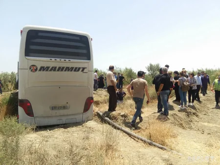 Baku-Tbilisi passenger bus collided with Kamaz , about 30 passengers injured - PHOTO