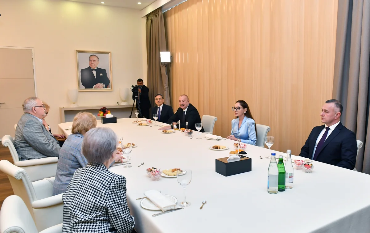 Ilham Aliyev and Mehriban Aliyeva talk with ophthalmologists who worked with academician Zarifa Aliyeva