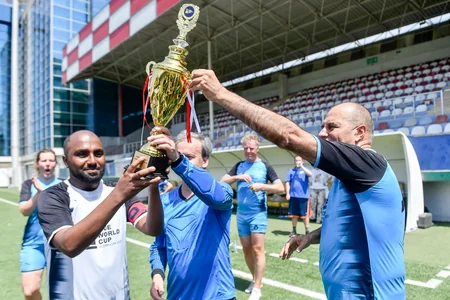 Şahmatçıların futbol matçında 14 qol vurulub