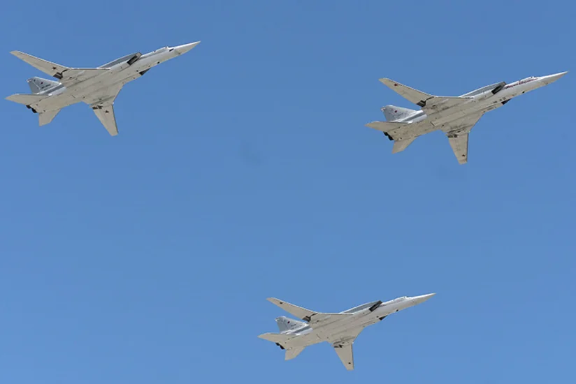 Российские бомбардировщики нанесли удар по террористам ИГИЛ в Сирии - ВИДЕО