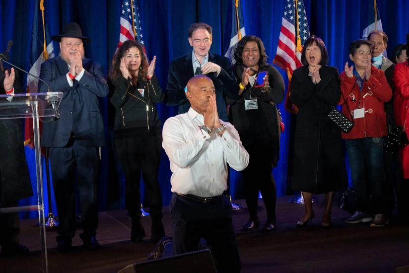 Azərbaycanlılarla sıx əməkdaşlıq edən siyasətçi Nyu-Yorkun yeni meri seçilib