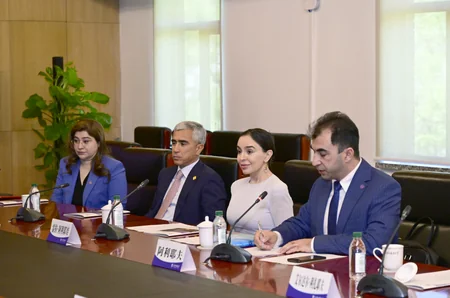 Leyla Aliyeva meets with students of Beijing Foreign Studies University