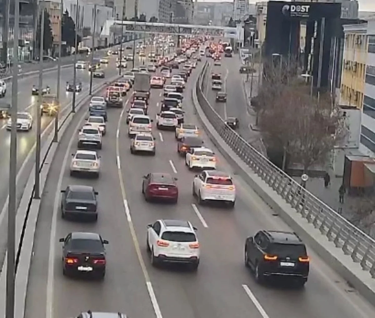 Bakının bir sıra yollarında tıxac müşahidə olunur