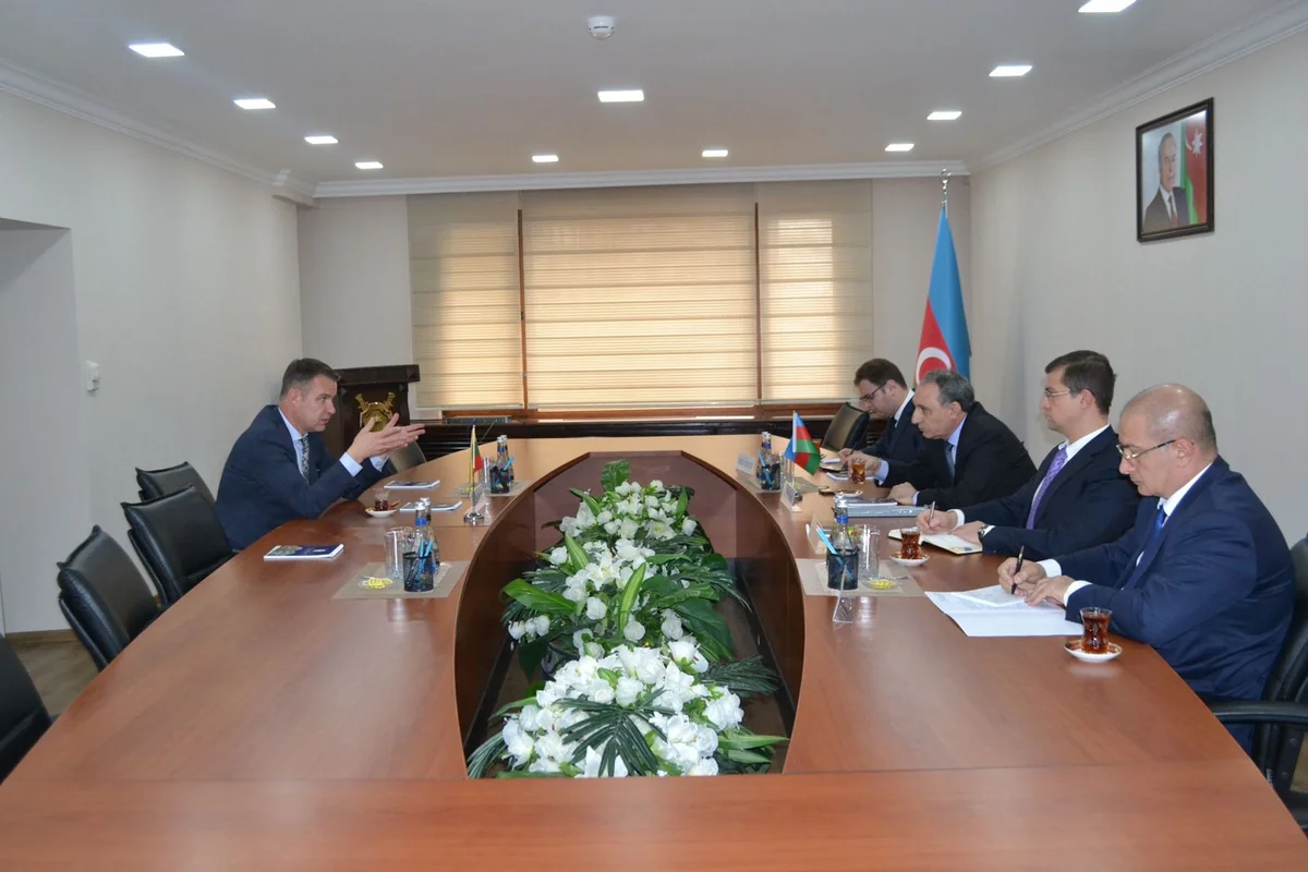 Baş prokuror Litva səfiri ilə görüşüb