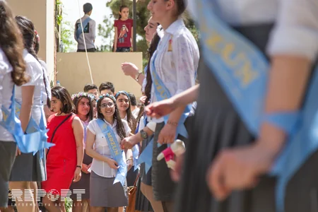 Bakı məktəbində Son zəng - FOTOREPORTAJ
