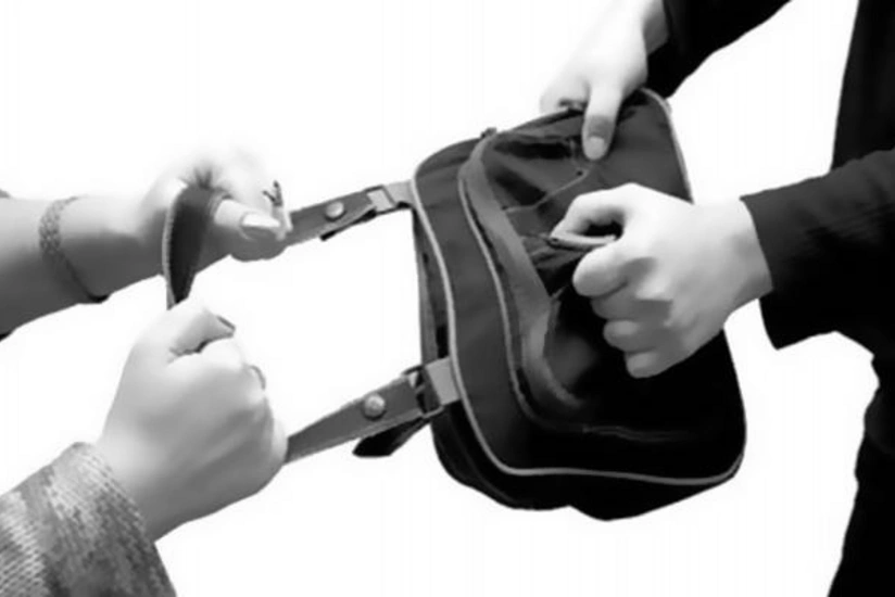 Bakıda qadın liftdə soyulub