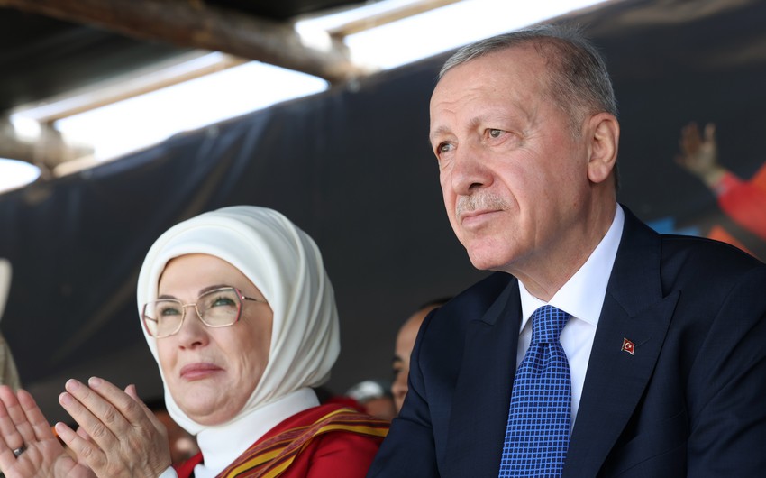 Əminə Ərdoğan “X”də Qarabağ atlarının kompozisiyası ilə bağlı paylaşım edib
