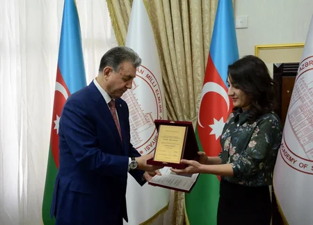 Gənc əməkdaşlar AMEA-nın Fəxri Fərmanı ilə təltif olunublar