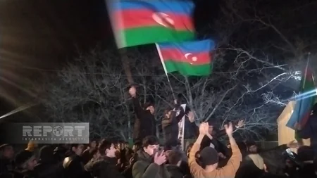 Акция протеста на дороге Ханкенди-Лачын продолжается