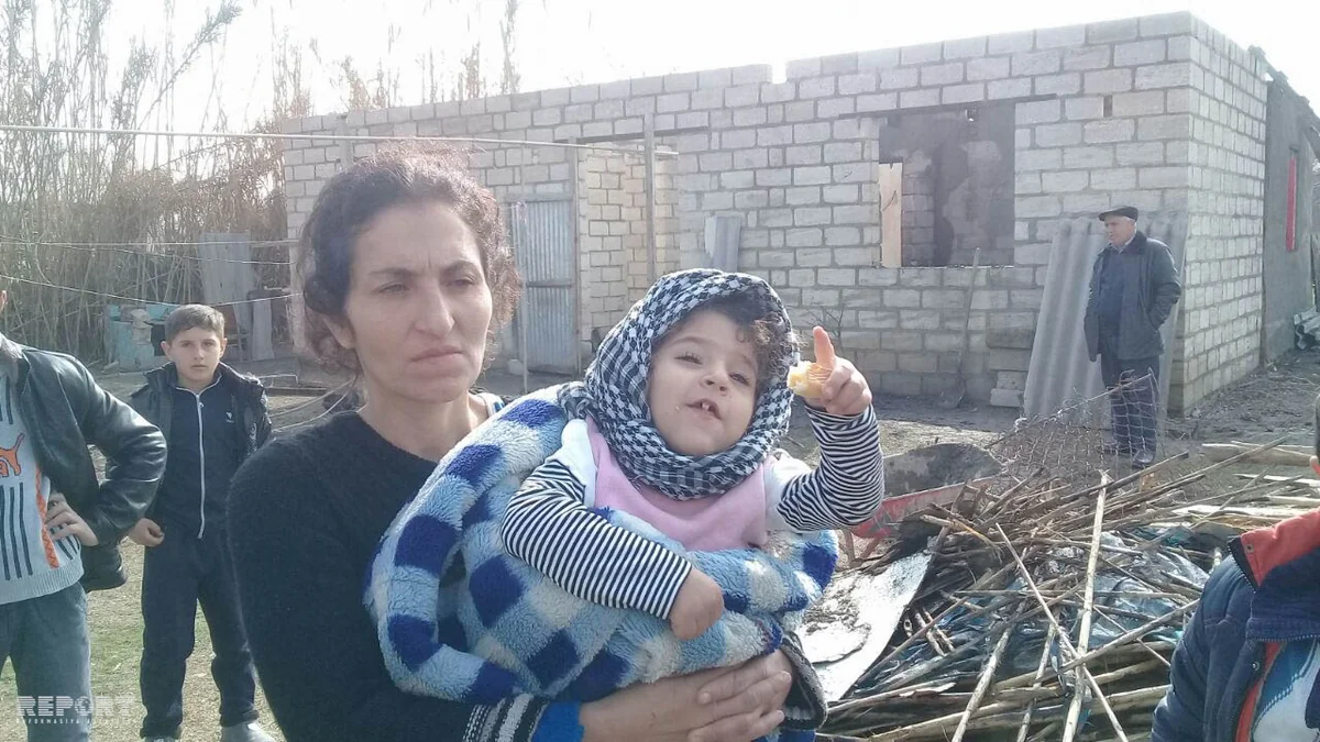 Bərdədə azyaşlı övladlarını yanğından xilas edən ata xəsarət alıb - FOTO