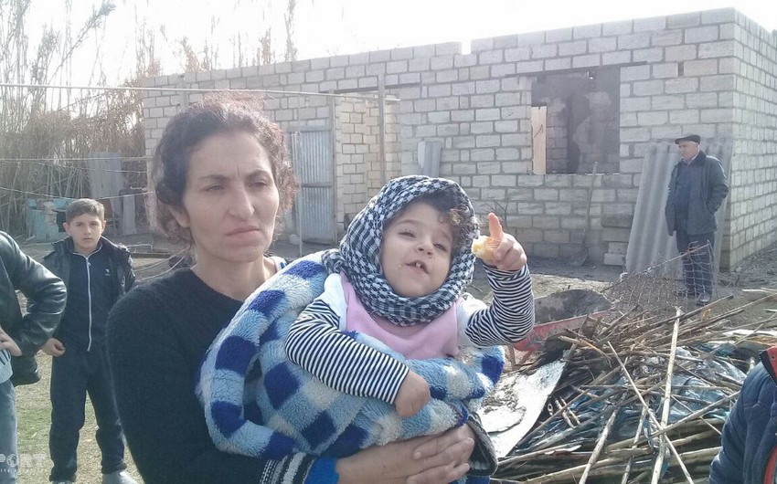 Bərdədə azyaşlı övladlarını yanğından xilas edən ata xəsarət alıb - FOTO