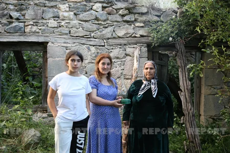 29 il sonra Laçına qayıdan ailənin sevinci - VİDEO