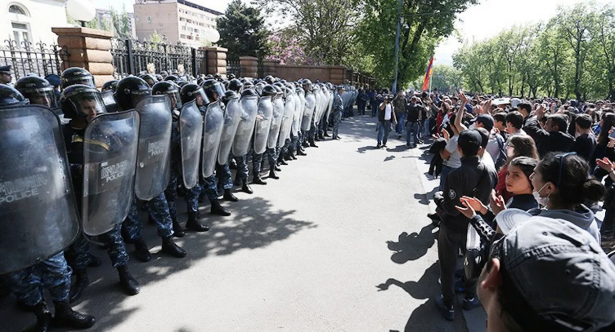 Ermənistanda polislə aksiya iştirakçıları arasında toqquşma olub, həbs olunanlar var - YENİLƏNİB-2