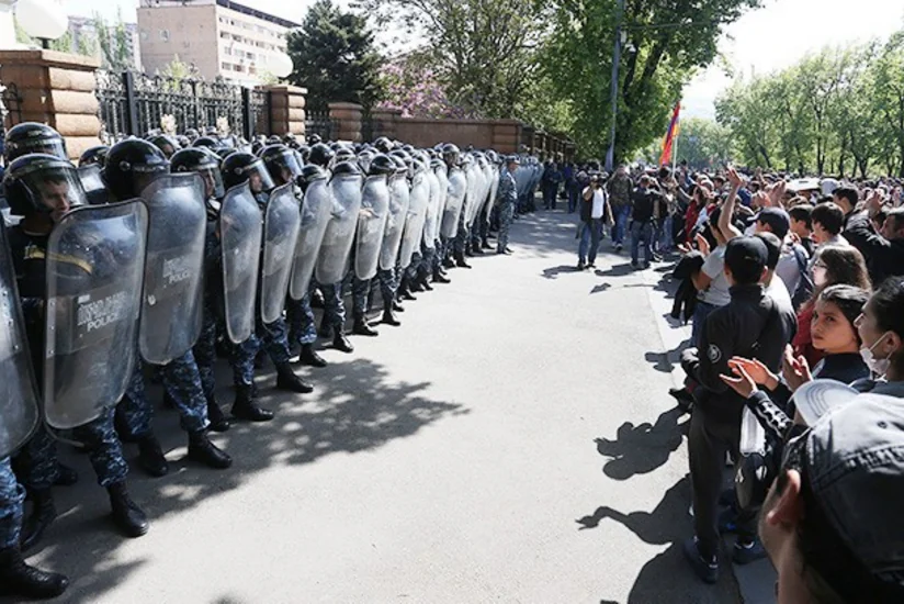 Ermənistanda polislə aksiya iştirakçıları arasında toqquşma olub, həbs olunanlar var - YENİLƏNİB-2
