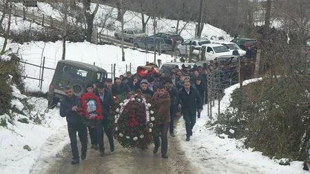 Günəşli yatağında baş verən faciədə həlak olan daha bir neftçi dəfn olunub - FOTO