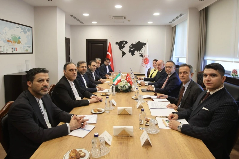 Türkiyə və İran XİN rəsmiləri regional məsələləri müzakirə ediblər