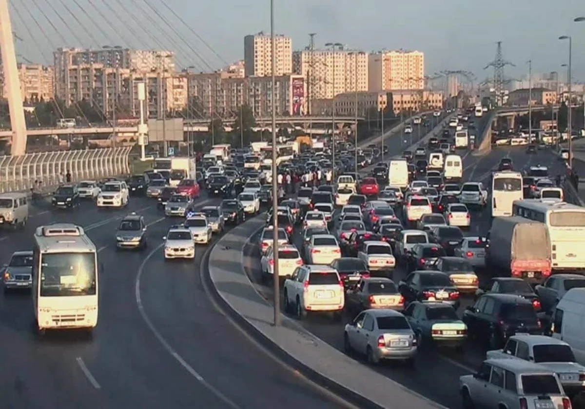 Bakıda zəncirvari yol qəzası baş verib