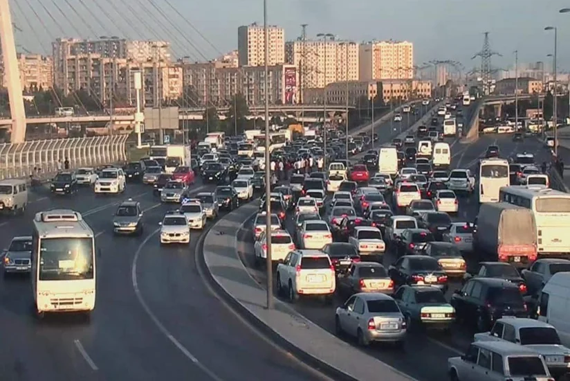 Bakıda zəncirvari yol qəzası baş verib