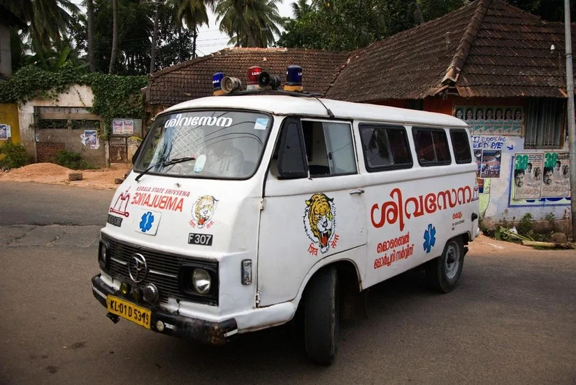 В Индии при давке на религиозном празднике погибли 12 человек